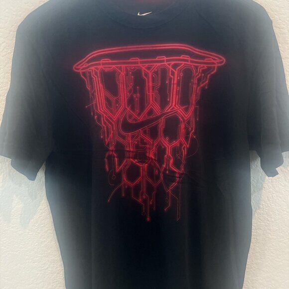 Nike Dri-Fit Tee - Picture 4 of 4